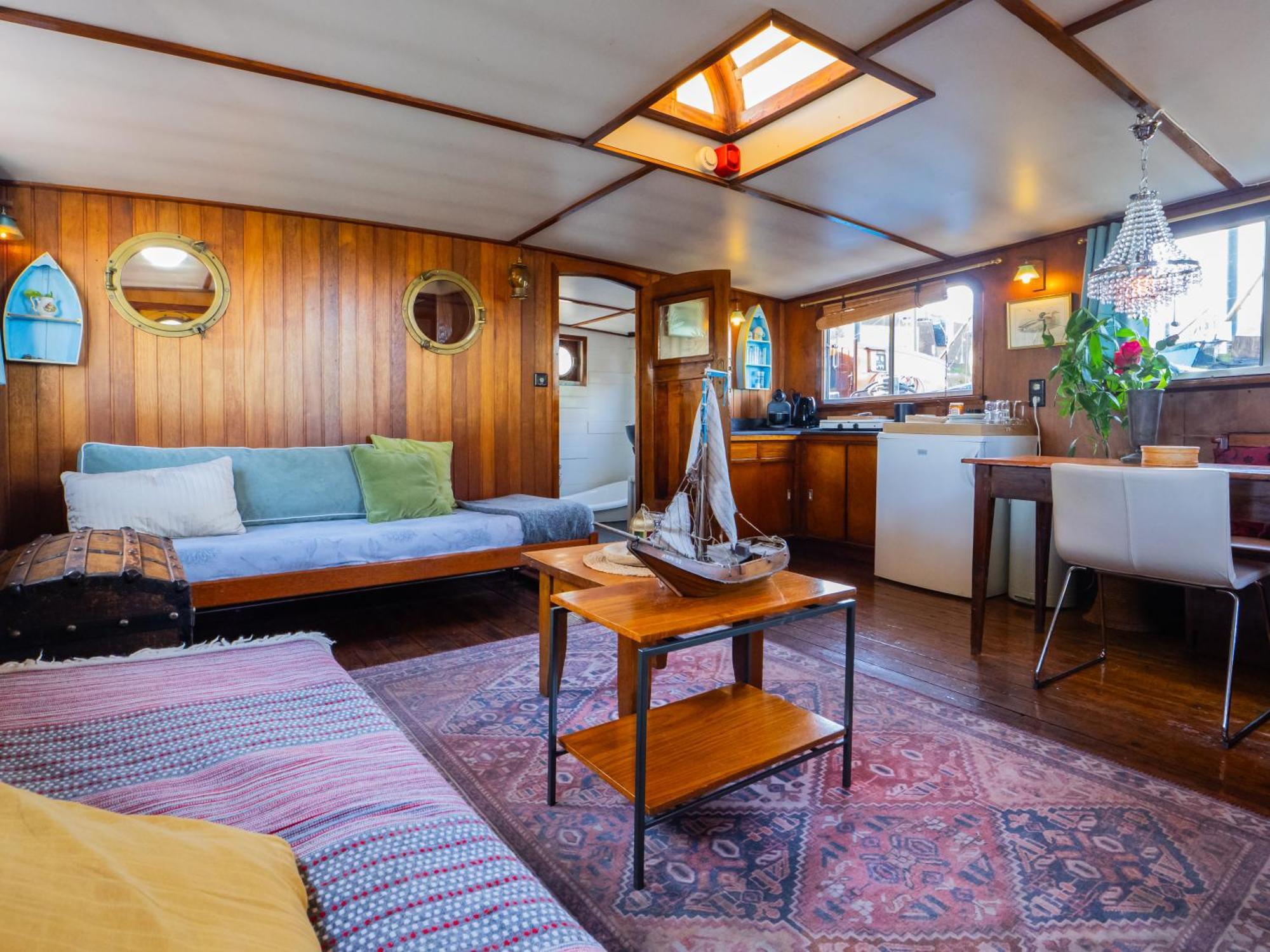 Boat 'Opoe Sientje' Bed & Breakfast Nijmegen Exterior photo