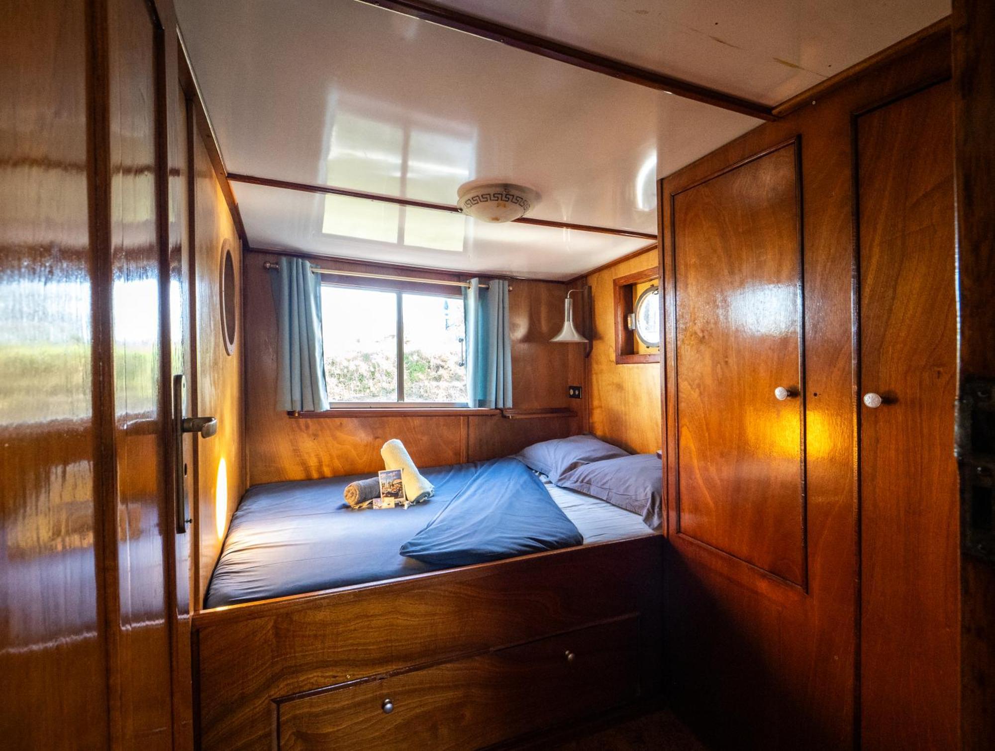 Boat 'Opoe Sientje' Bed & Breakfast Nijmegen Exterior photo
