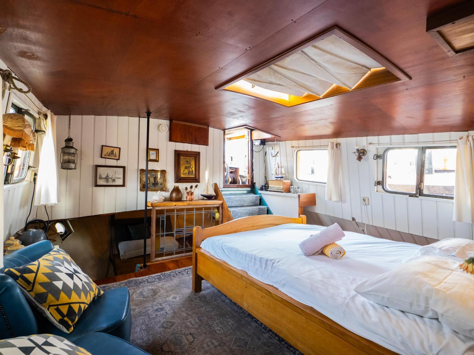 Boat 'Opoe Sientje' Bed & Breakfast Nijmegen Exterior photo